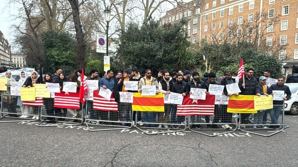 JSFM Chairman Sohail Abro Condemns Pakistan’s Actions, Supports PoJK’s Independence Struggle. 3 London: On February 5, 2025, the United Kashmir People’s National Party (UKPNP) organized a protest in front of the Pakistani High Commission, where Kashmiris observed “Black Day” against Pakistan. The protest saw special participation from the Chairman of Jeay Sindh Freedom Movement (JSFM), Mr. Sohail Abro. Sohail Abro expressed solidarity with the Kashmiri people while exposing the state oppression and atrocities inflicted by Pakistan on Sindh and other oppressed nations. In his address, he emphasized the need for oppressed nations like Kashmir and Sindh to unite in their struggle for rights and freedom.